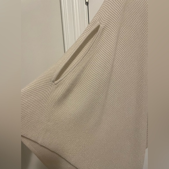 Lululemon Forward Flow Poncho White Opal - One Size - Picture 3 of 8